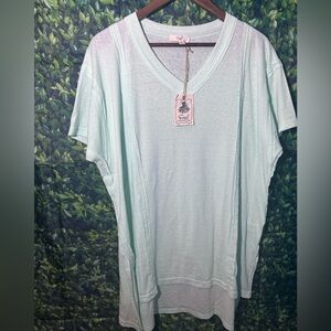 Easel Light Green V-Neck Short Sleeve Tee